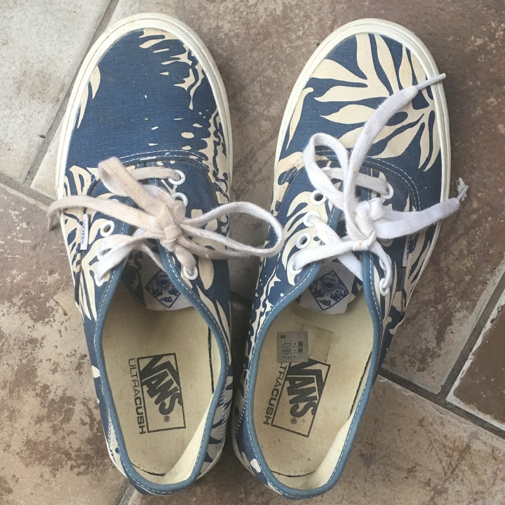 Vans floral sneaks 9.5